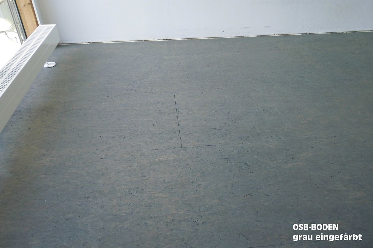 OSB-Boden grau eingefärbt